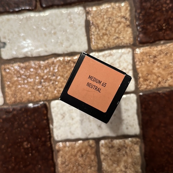 Kat Von d foundation - Picture 2 of 2